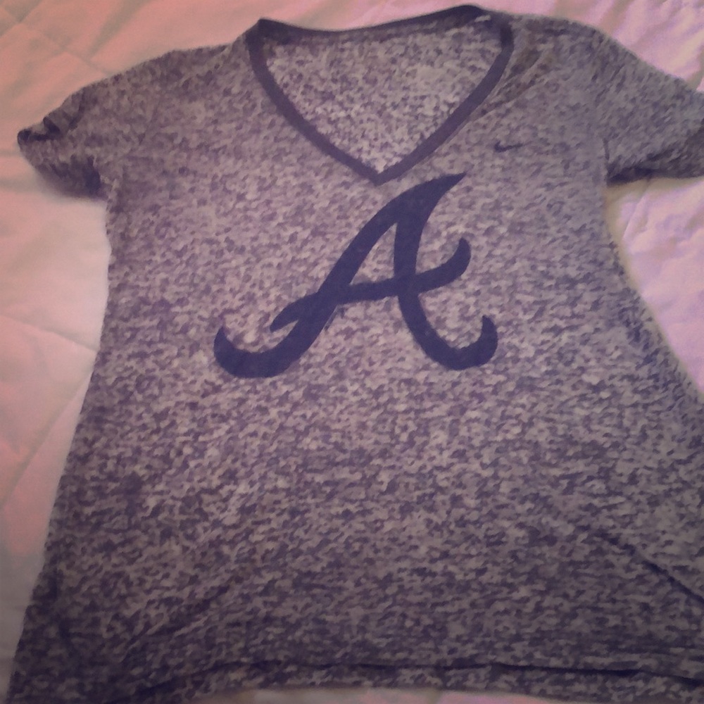✨FINAL SALE✨Nike Women’s Atlanta Braves V-Neck